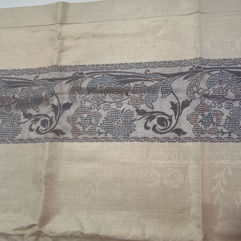 Linen Tablecloth - Picture 3 of 3